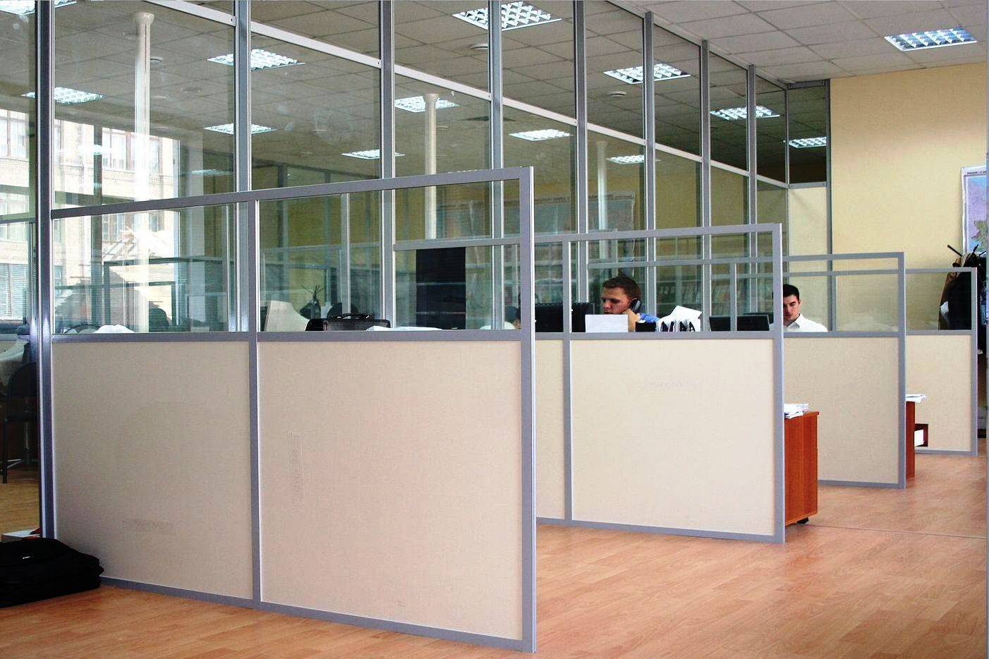 <span style="font-weight: bold;">мобильные (передвижные) перегородки</span>